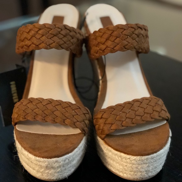 Sandals - Picture 2 of 2
